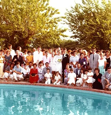 Photo de groupe d'un mariage en Provence